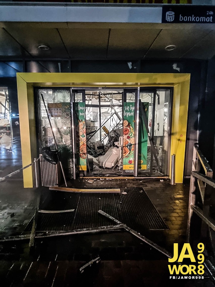 Kradzież bankomatu ze sklepy Biedronka w Jaworze