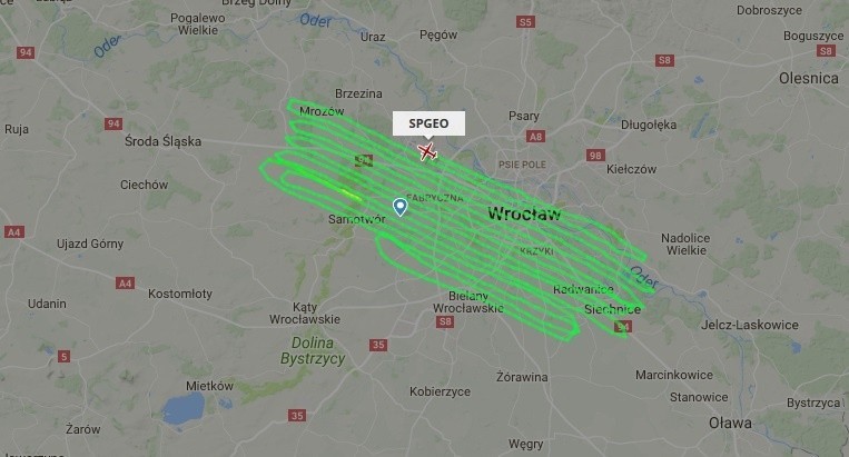 Samolot od piątku krąży nad Wrocławiem. Co się dzieje?