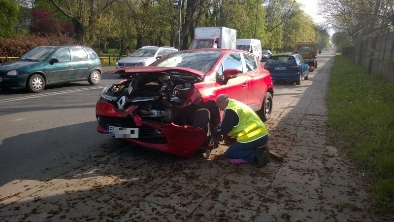 Groźny wypadek na skrzyżowaniu ulic Kilińskiego i Tymienieckiego! BMW uderzyło w clio [zdjęcia]