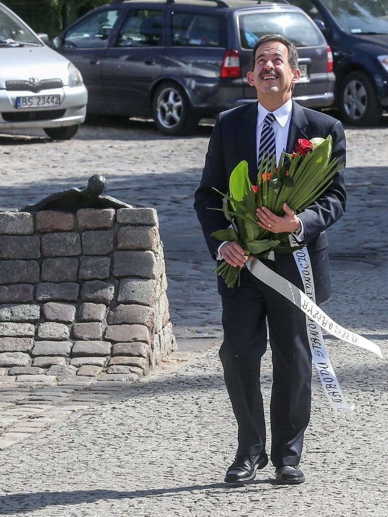 Ambasador USA Stephen Mull złożył kwiaty przed Pomnikiem...