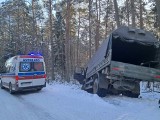 Wypadek wojskowej ciężarówki w Podlaskiem. Dwie osoby nadal w szpitalu. Żandarmeria i prokuratura wyjaśniają okoliczności zdarzenia