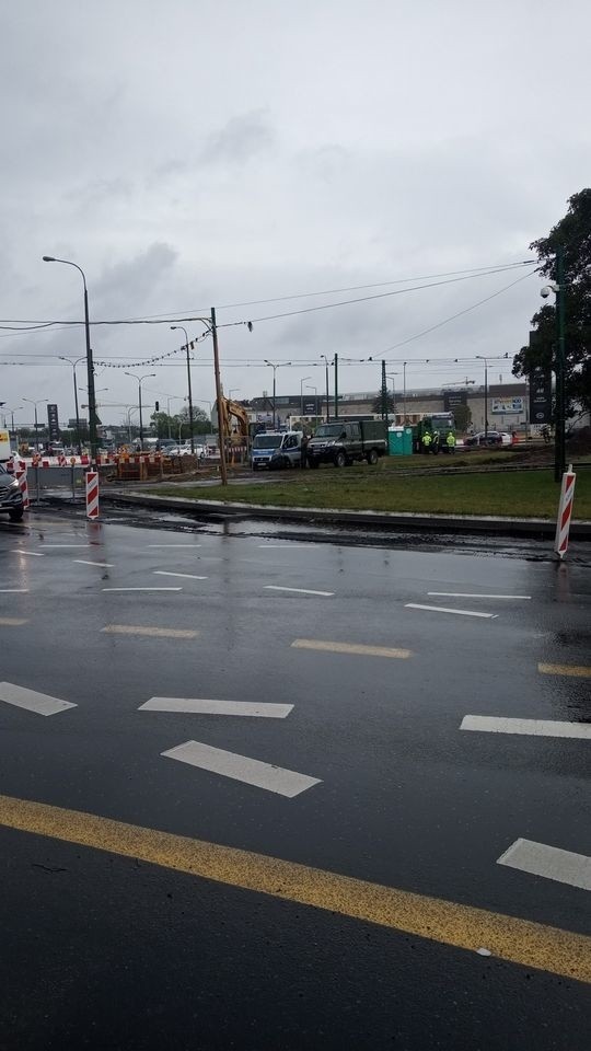 W środę, 2 września na rondzie Rataje wykopano niewybuch z czasów II wojny światowej. Pocisk został zabezpieczony przez saperów.