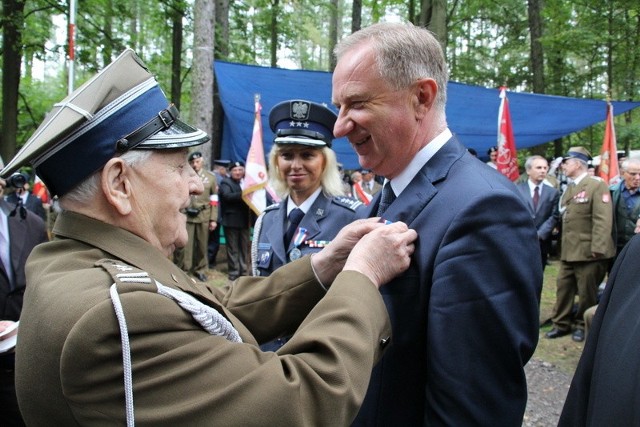 Jednym z odznaczonych medalem za zasługi dla Światowego Związku Armii Krajowej był starosta Marian Niemirski.