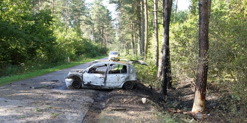 33-latek uderzył w drzewo na drodze Radziwiłłówka - Mielnik....