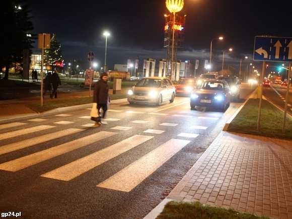 Niebezpieczne przejście dla pieszych przy Jantarze.