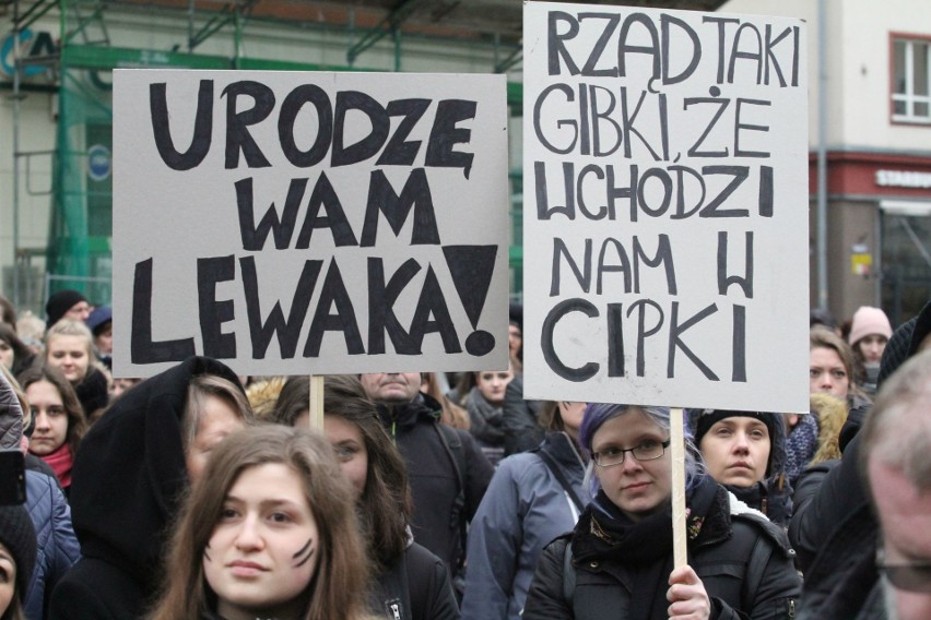 Czarny Piątek we Wrocławiu. Ponad tysiąc osób protestowało przeciw zakazowi aborcji