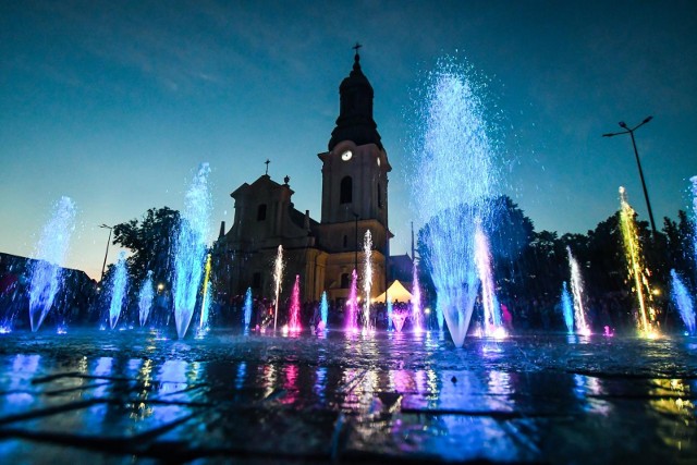 Uroczyste otwarcie Rynku w Starym Fordonie uświetnił premierowy pokaz świetlnych i dźwiękowych możliwości fontann.