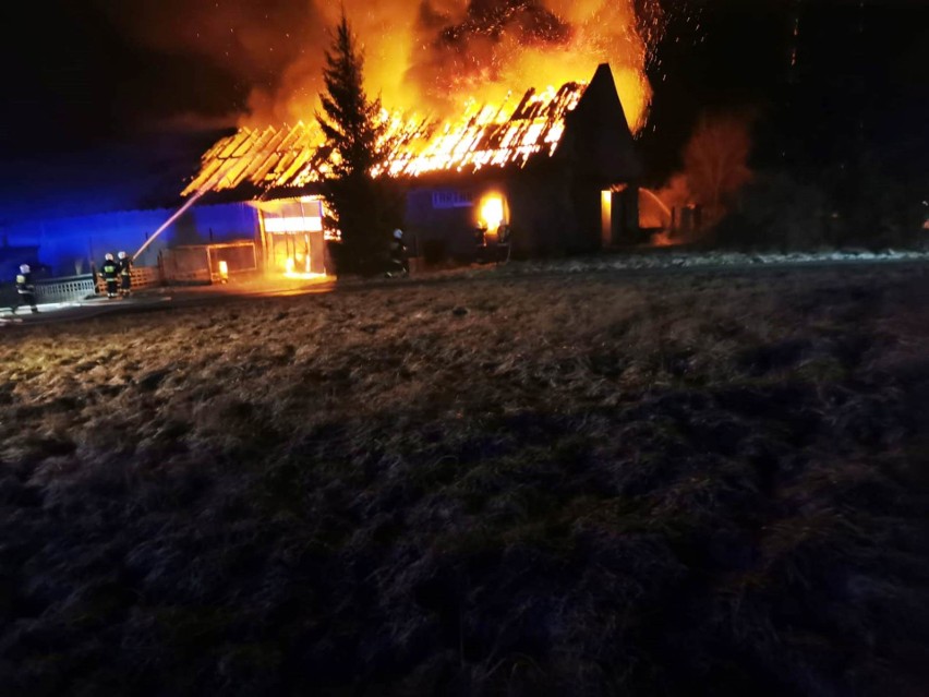 Pożarem objęta była połowa budynku, część w której...