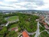 Pięknieje najwyżej położony stadion w Krakowie. Mieszkańcy chętnie odwiedzają to miejsce ZDJĘCIA