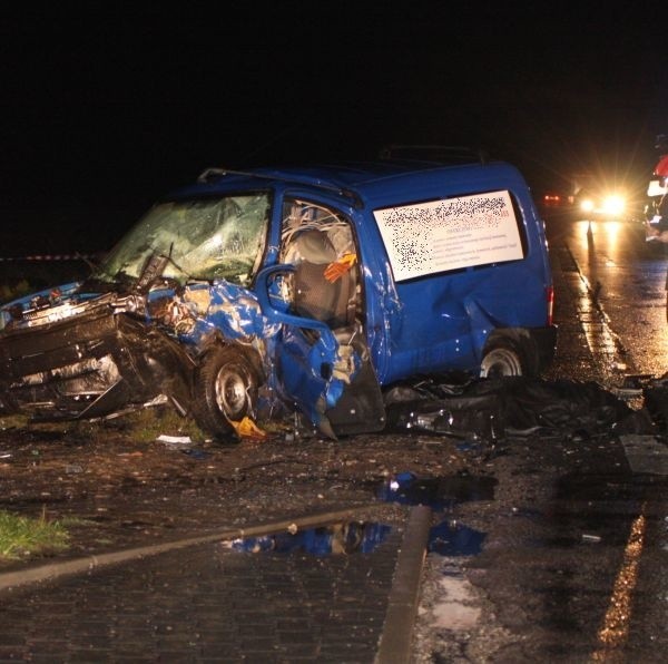 Do tragicznego wypadku doszło w czwartek wieczorem w Woli Jachowej. Zginął kierowca tego citroena.