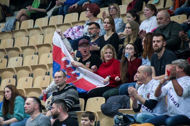 W hicie Energa Basket Ligi Kobiet Artego Bydgoszcz pokonało PolskaStrefaInwestycji Enea Gorzów Wlkp 84:82. Kluczową akcję w końcówce wykończyła Karina Michałek. Najlepszą zawodniczką Artego była Brianna Kiesel z 25 punktami i 6 asystami. W ekipie gości wyróżniała się Kahleah Copper z 33 punktami, 3 zbiórkami i 4 asystami.ZOBACZ ZDJĘCIA Z TRYBUN I PARKIETU HALI "ARENA" >>>>>>