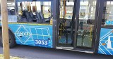 Kierowca miejskiego autobusu na rondzie na ulicy Poznańskiej w Słupsku doprowadził do zderzenia