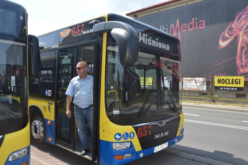 Tarnowscy kierowcy do pracy chodzą w długich spodniach