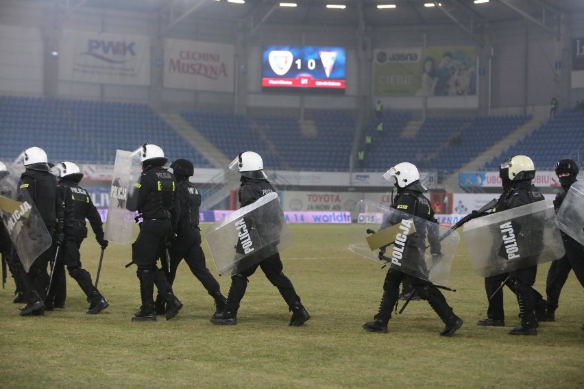 02.03.2018 rok. Piast - Górnik, derby przerwane w 81....