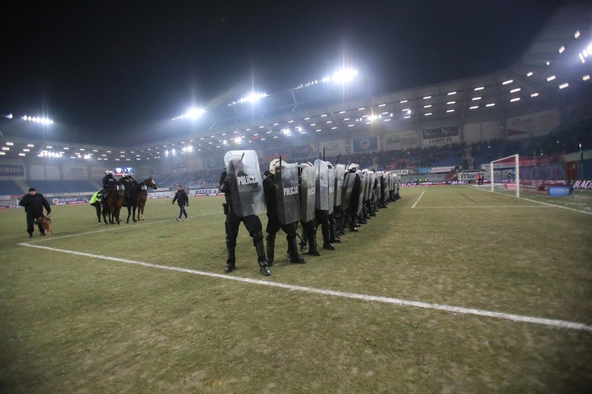 02.03.2018 rok. Piast - Górnik, derby przerwane w 81....