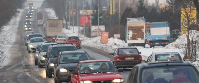 Przebudowa drogi krajowej 73 z Kielc do Morawicy odłożona. Może uda się uratować plany przebudowy jej miejskiego odcinka, ulicy Ściegiennego.