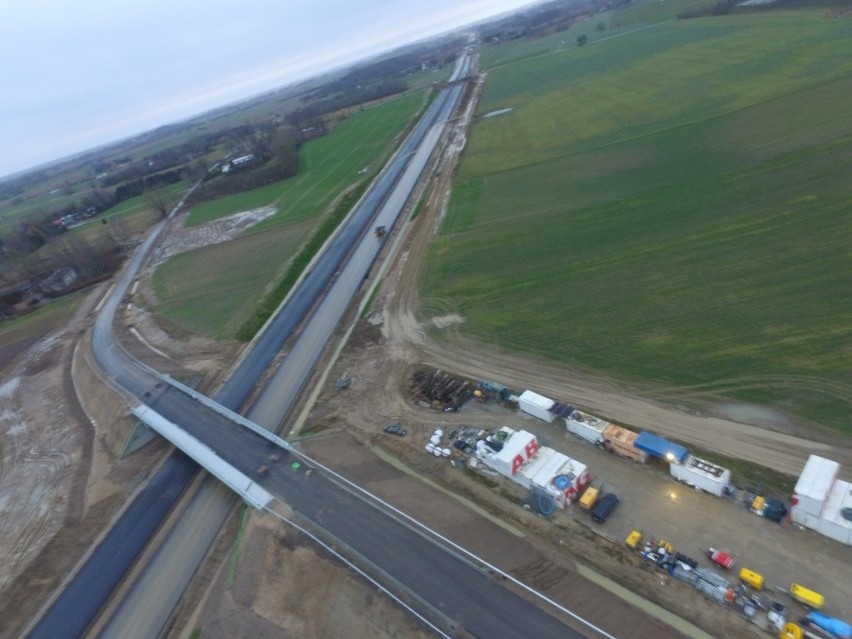 Trwa realizacja budowy drogi ekspresowej S6 na odcinku...