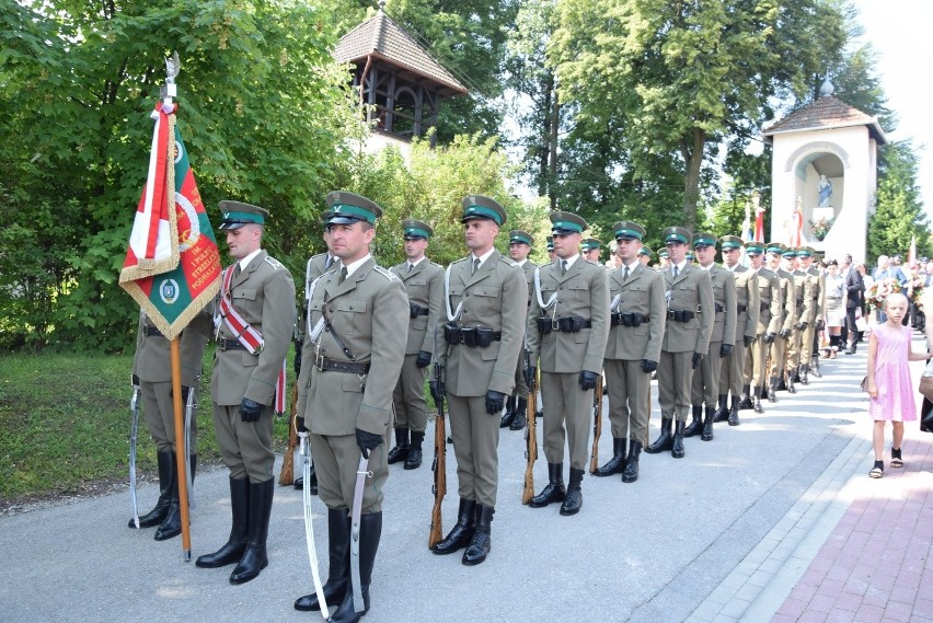 Hołd dla 30 ofiar pacyfikacji Radwanowic w miejscu kaźni hitlerowskiej. Wspomnienia bestialskiego mordu [ZDJĘCIA] 