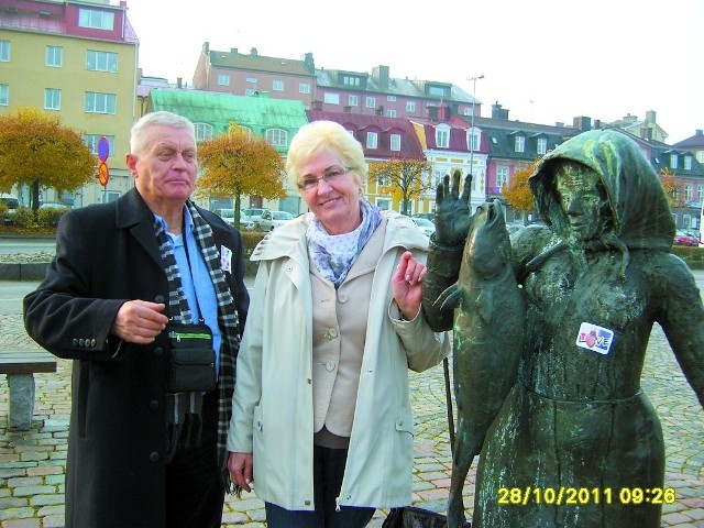 vlepkę dostała też handlarka rybami. Od lewej: Andrzej Filipiak i Genowefa Blum