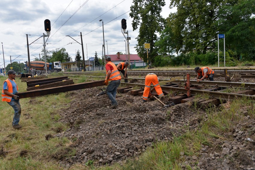 W piątek trwały prace na południowym torze, w okolicy...