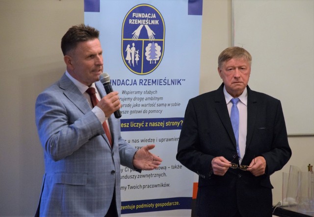 O działalności Fundacji Rzemieślnik mówią Marek Słabiński (po lewej) i Franciszek Żak