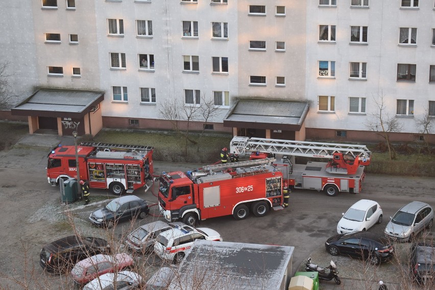 Kraków. Pożar w bloku [ZDJĘCIA INTERNAUTY]
