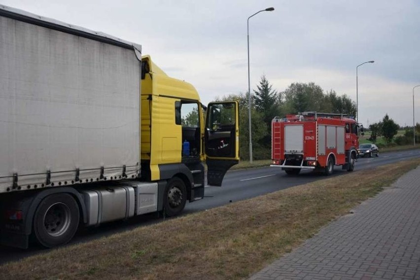 Zderzenie dwóch ciężarówek. Obwodnica Wągrowca zablokowana