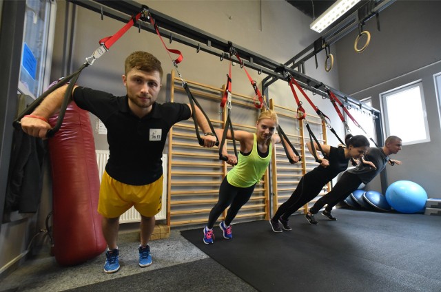 Przestają obowiązywać limity klientów w sklepach i kawiarniach, a powrócą - kluby fitness, teatry, kina. Sprawdźcie od kiedy wchodzą w życie kolejne etapy odmrażania gospodarki i luzowania obostrzeń.Zobacz kolejne zdjęcia/plansze. Przesuwaj zdjęcia w prawo - naciśnij strzałkę lub przycisk NASTĘPNE