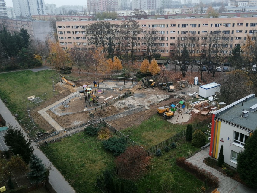 Aktualny stan prac na placu zabaw na osiedlu Krowodrza Górka