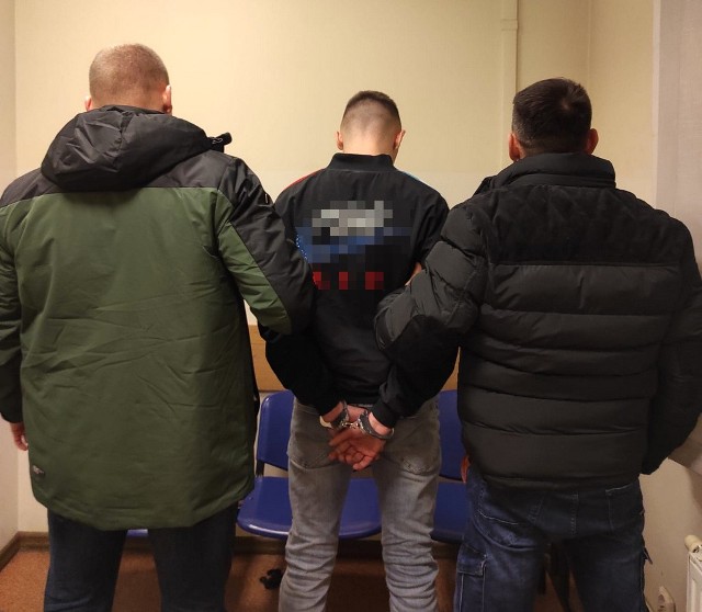 Podczas kontroli na ulicy Gdańskiej w Bydgoszczy zatrzymanych zostało dwóch mężczyzn za posiadanie substancji odurzających.