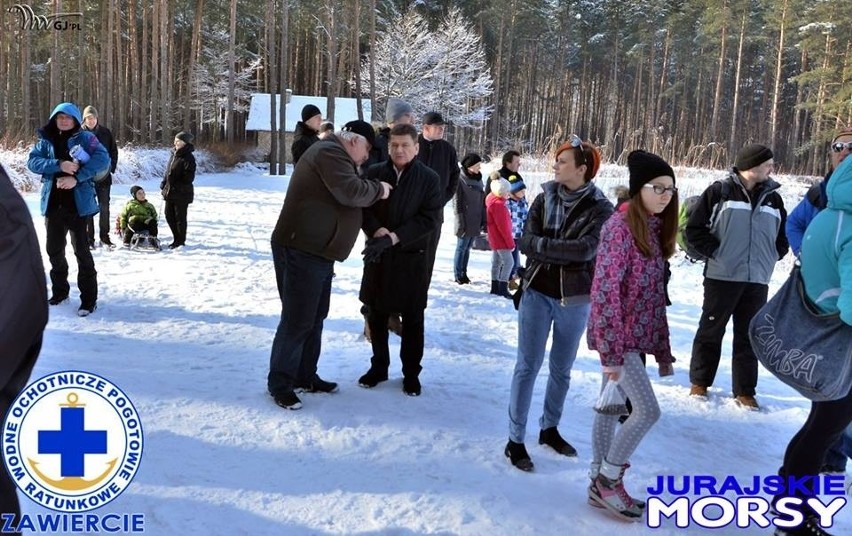 Morsowanie w Zawierciu: Kąpało się ponad 100 osób! [ZOBACZ ZDJĘCIA]