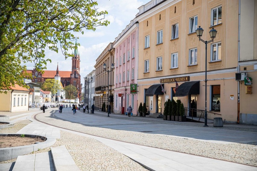 W tych miejscach co roku ustawiane są letnie ogródki.