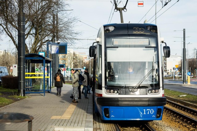 W Bydgoszczy jeździ 35 niskopodłogowych tramwajów. We wrześniu 2023 na tory zaczną wyjeżdżać kolejne - do listopada łącznie 10, a później jeszcze więcej.