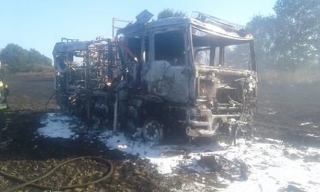 W trakcie akcji w ogniu stanął samochód strażacki. Jednostka OSP Złotnik miała go na stanie od półtora roku.