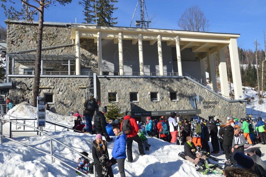 Tatry. Piękny dzień w górach. Tłumy szturmują Kasprowy Wierch [ZDJĘCIA]