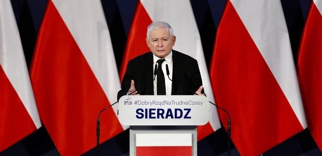Prezes PiS Jarosław Kaczyński kontynuuje objazd po kraju. O godz. 13 odwiedził woj. łódzkie, gdzie spotkał się z mieszkańcami Sieradza