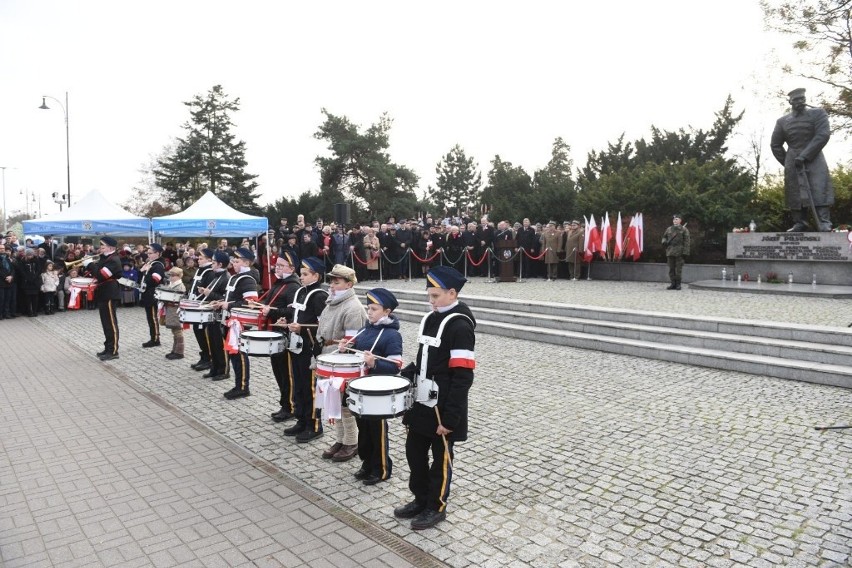 Toruń obchodzi 101. rocznicę odzyskania niepodległości przez...