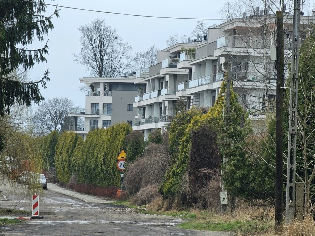 Na Winnicy ekskluzywne budynki sąsiadują z ruderami