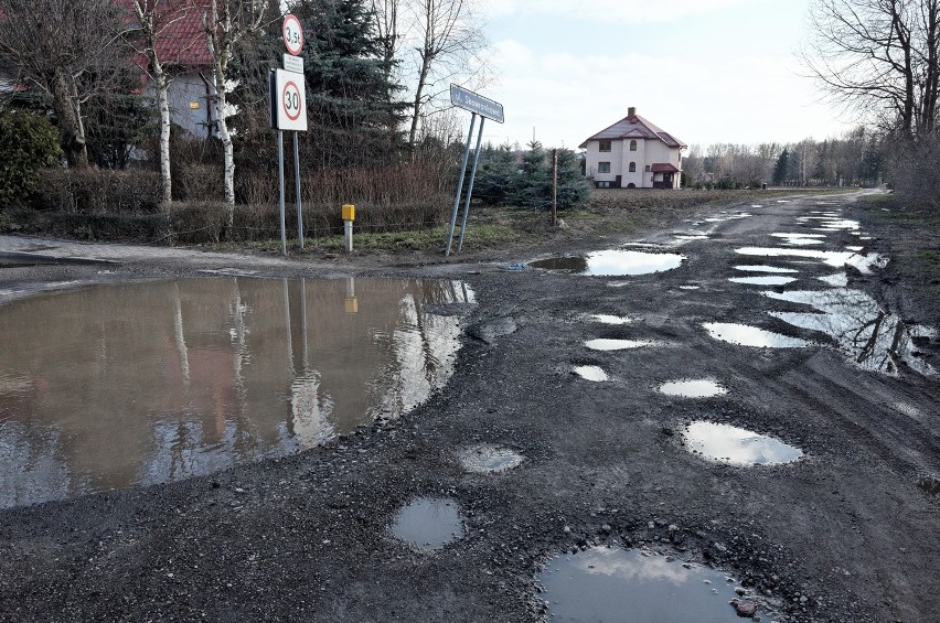 Ul. Skowronkowa na Sławinie. Droga tylko z nazwy przypomina...