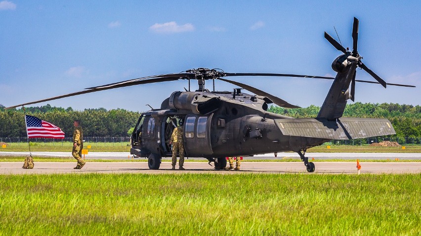 Helikoptery black hawk armii amerykańskiej w Pyrzowicach i Lublińcu. To ćwiczenia wojskowe