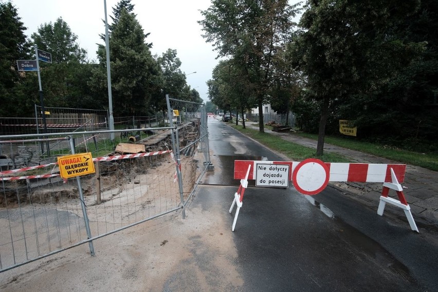 Na Ogrodach zapadła się jezdnia