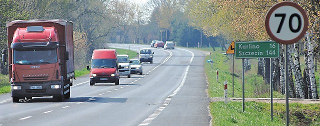 Zarówno drogowcy, jak i kierowcy są zgodni, że nie ma sensu dalsze istnienie ograniczenia na drodze nr 6 za Biesiekierzem w stronę Karlina.