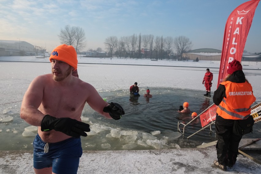 Kraków. Kąpiel w Wiśle w gigantycznym mrozie [ZDJĘCIA, WIDEO]