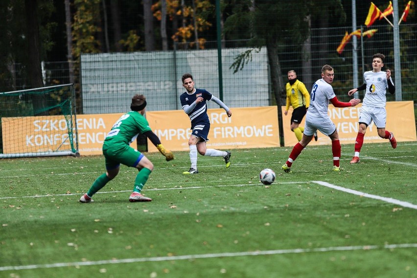 W Białymstoku Hetman (ciemniejsze stroje) rozbił 5:0 rezerwy...