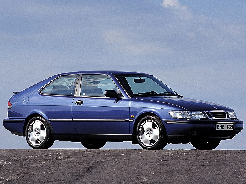 Saab 900
1991 – 1997 R.
Cena: 5000 – 13 000 zł

Fot. Saab