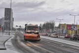 Drogowcy w Poznaniu są już przygotowani do zimy, a pierwsze piaskarki już wyjechały na ulice 