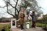 W Rogowie odsłonięto tablice poświęcone żołnierzom Armii Krajowej Janowi i Stanisławowi Ciasiom. Zobacz zdjęcia