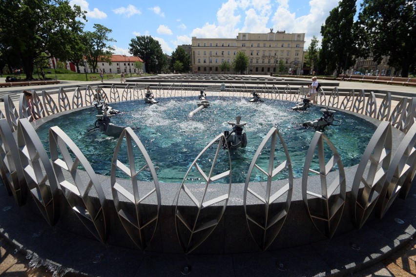 Mutimedialna fontanna na Litewskim testuje nowy program. Kiedy ruszą pokazy dla publiczności?