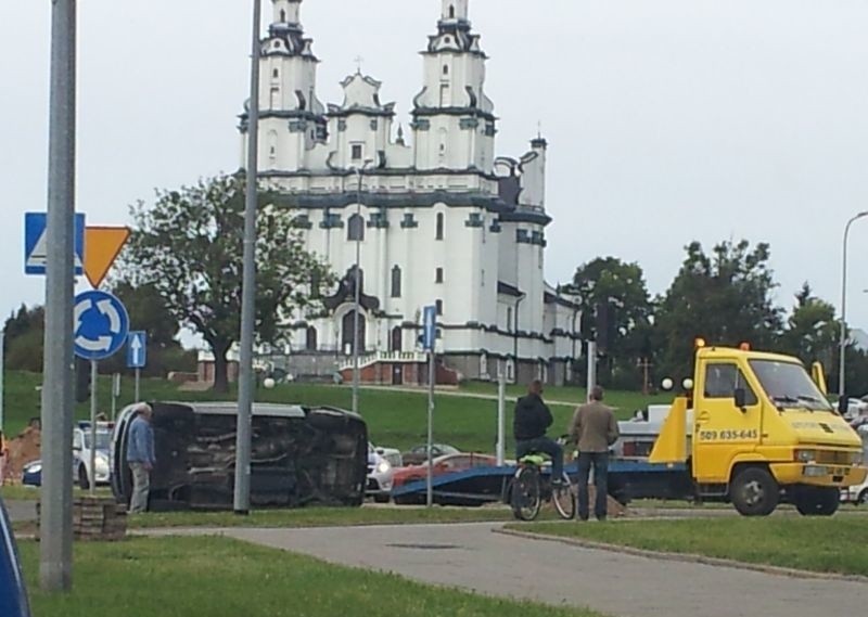 Jana Pawła II: Wypadek na skrzyżowaniu z Sikorskiego (zdjęcia, wideo)