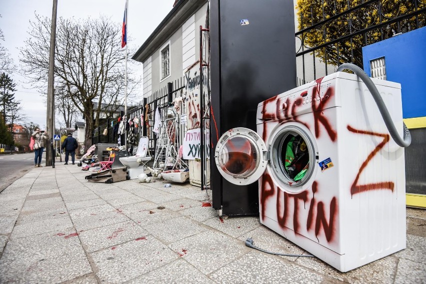 Protest przed przed wejściem do Konsulatu Generalnego...